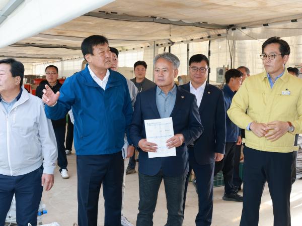 제394회 임시회 농수산위원회 토마토농가 현장방문 간담회