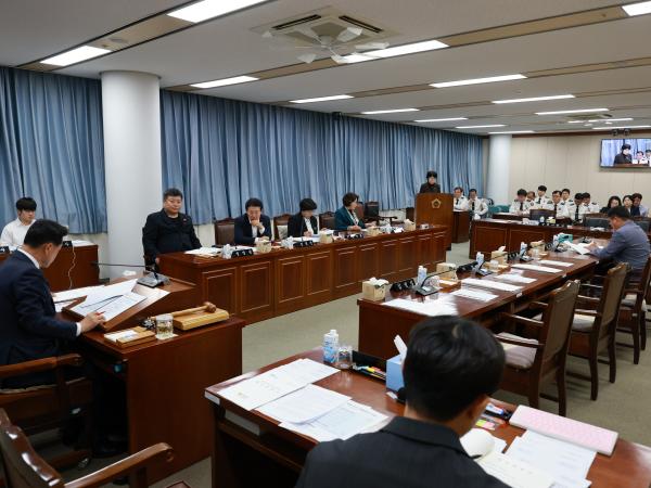 제394회 임시회 기획행정위원회 회의 첨부이미지 : 25년10월22일 제394회 임시회 기획행정위원회 회의 - 007.jpg