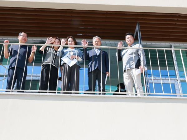 제394회 임시회 농수산위원회 농업근로자 기숙사 현장방문 첨부이미지 : 25년10월22일 제394회 임시회 농수산위원회 농업근로자 기숙사 현장방문  - 016.jpg