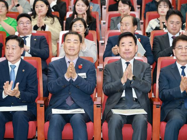 지역소멸 및 인구감소 대응 정책포럼 첨부이미지 : 25년10월24일 지역소멸 및 인구감소 대응 정책포럼 - 018.jpg