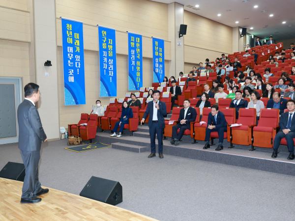 지역소멸 및 인구감소 대응 정책포럼 첨부이미지 : 25년10월24일 지역소멸 및 인구감소 대응 정책포럼 - 047.jpg