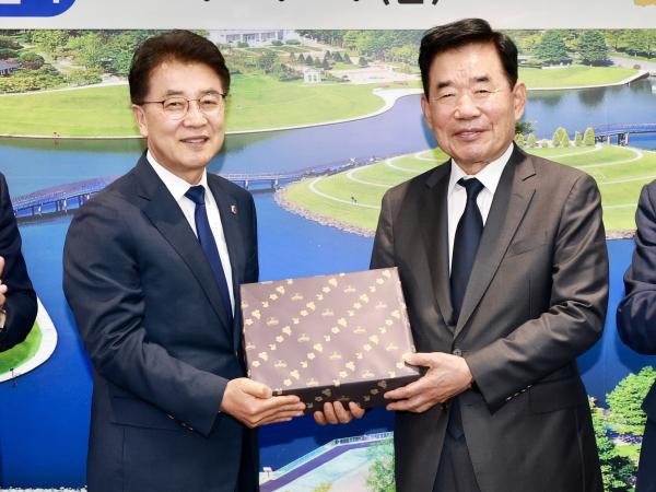지역소멸 및 인구감소 대응 정책포럼 첨부이미지 : 25년10월24일 지역소멸 및 인구감소 대응 정책포럼 - 012.jpg