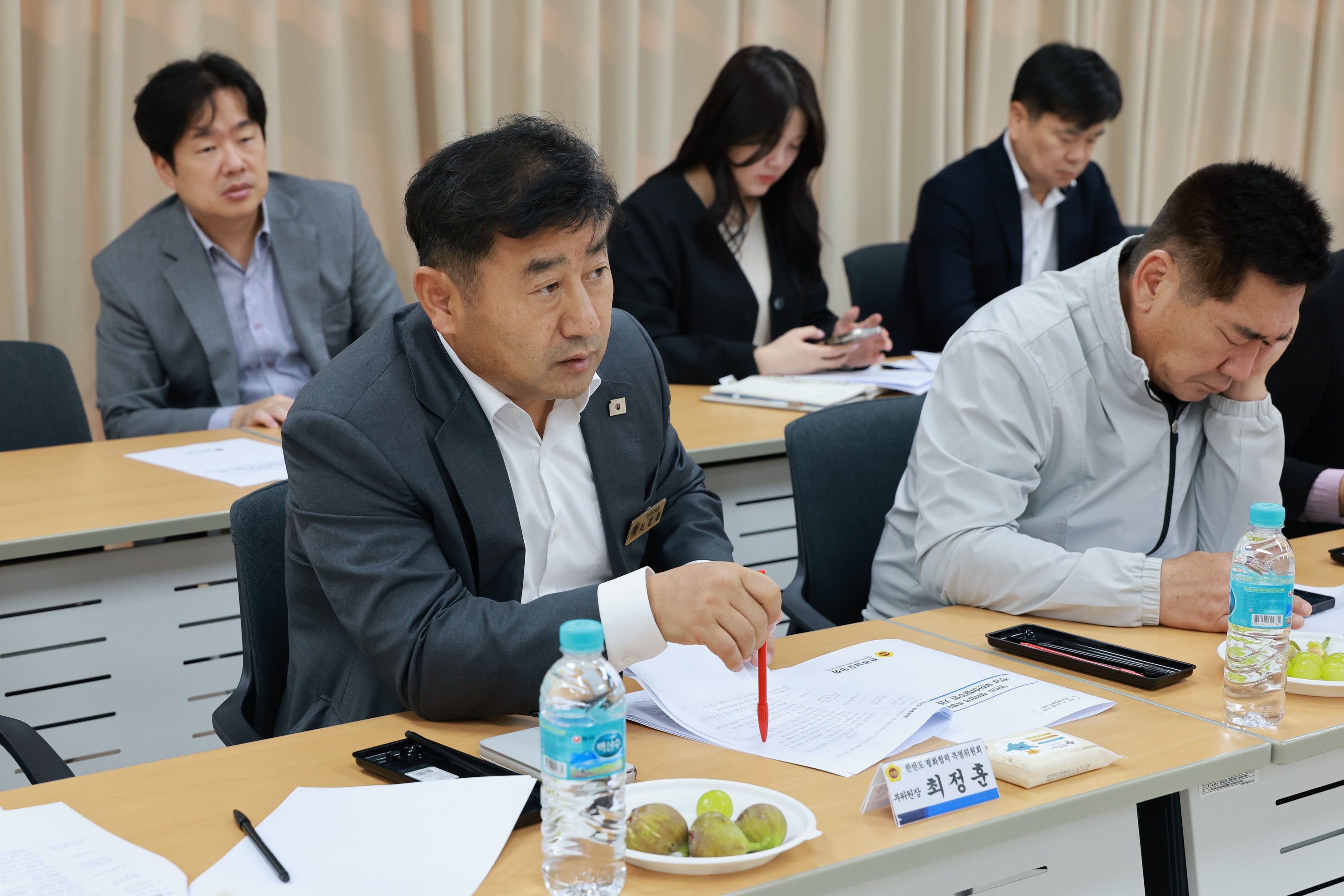 한반도 평화 협력 특별위원회 간담회 첨부이미지 : 25년10월20일 한반도 평화 협력 특별위원회 간담회 - 018.jpg