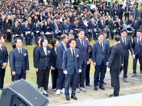제77주기 여수순천 10·19사건 합동 추념식 첨부이미지 : 25년10월19일 제77주기 여수순천 10·19사건 합동 추념식 (6).jpg