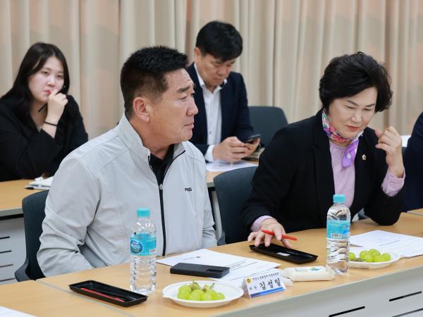 한반도 평화 협력 특별위원회 간담회 첨부이미지 : 25년10월20일 한반도 평화 협력 특별위원회 간담회 - 028.jpg