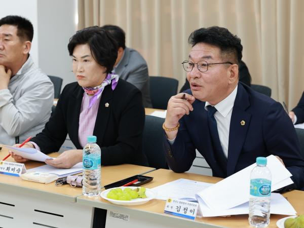 한반도 평화 협력 특별위원회 간담회 첨부이미지 : 25년10월20일 한반도 평화 협력 특별위원회 간담회 - 017.jpg