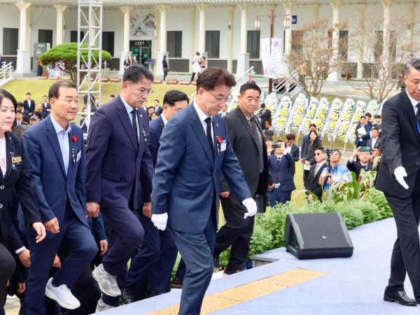제77주기 여수순천 10·19사건 합동 추념식 첨부이미지 : 25년10월19일 제77주기 여수순천 10·19사건 합동 추념식 (7).jpg