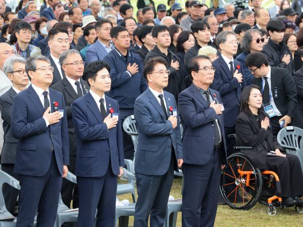 제77주기 여수순천 10·19사건 합동 추념식 첨부이미지 : 25년10월19일 제77주기 여수순천 10·19사건 합동 추념식 (47).jpg
