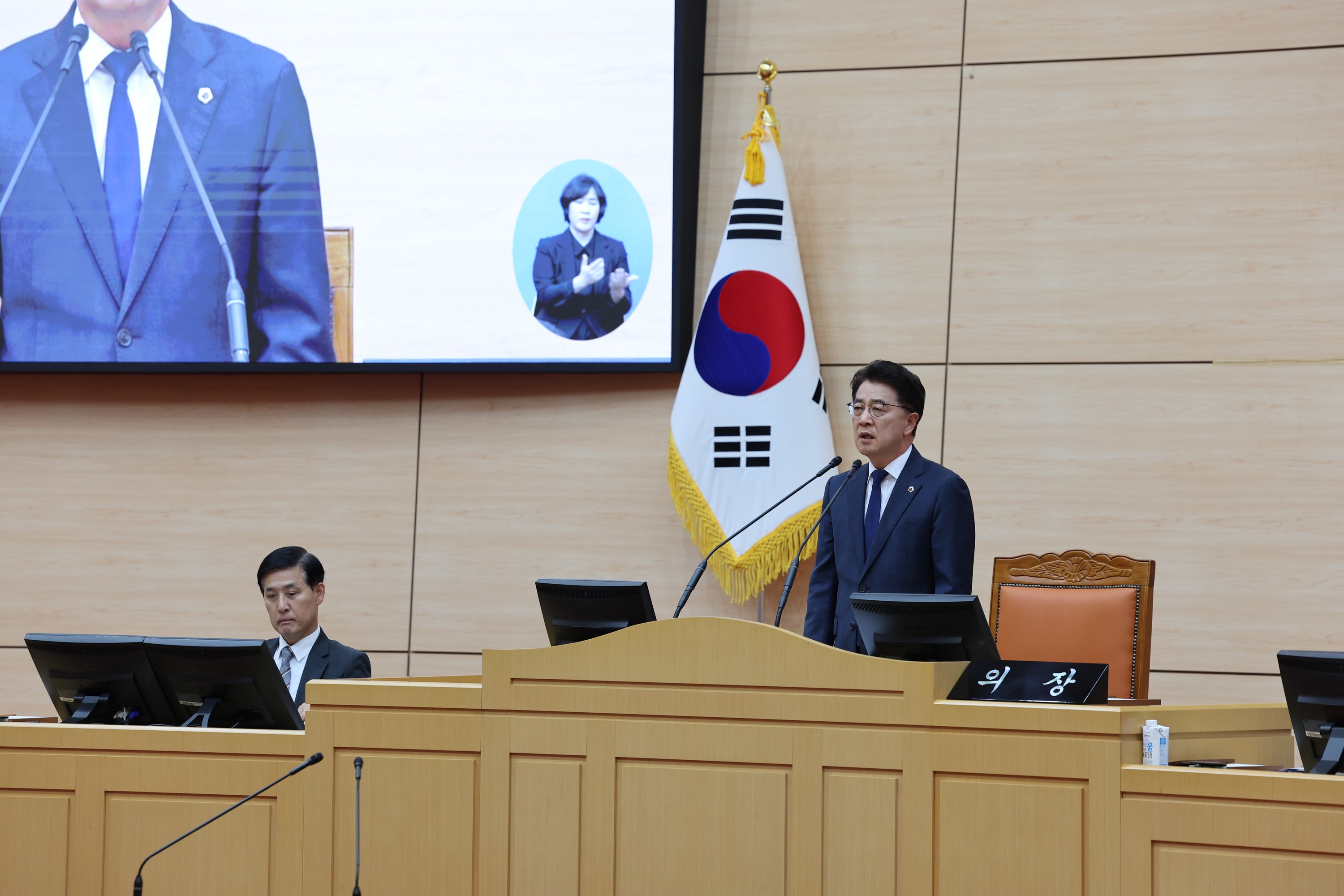 제394회 임시회 제2차 본회의 첨부이미지 : 25년10월23일 제394회 임시회 제2차 본회의 - 006.jpg