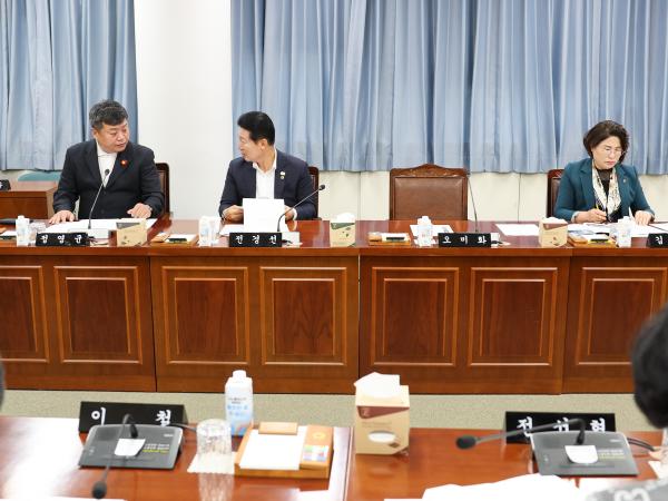 제394회 기획행정위원회 회의 첨부이미지 : 25년10월23일 제394회 기획행정위원회 회의 (12).jpg