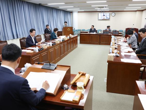 제394회 기획행정위원회 회의 첨부이미지 : 25년10월23일 제394회 기획행정위원회 회의 (9).jpg