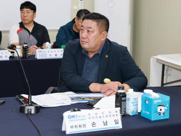 제394회 임시회 안전건설소방위원회 과역~남영간 지방도 공사현장 현지활동 첨부이미지 : 25년10월16일 제394회 임시회 과역~남영간 지방도 공사현장 현지활동 - 019.jpg