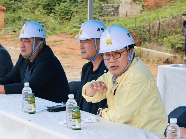 제394회 임시회 안전건설소방위원회 과역~남영간 지방도 공사현장 현지활동 첨부이미지 : 25년10월16일 제394회 임시회 과역~남영간 지방도 공사현장 현지활동 - 031.jpg