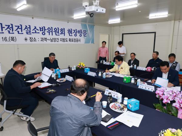 제394회 임시회 안전건설소방위원회 과역~남영간 지방도 공사현장 현지활동 첨부이미지 : 25년10월16일 제394회 임시회 과역~남영간 지방도 공사현장 현지활동 - 007.jpg