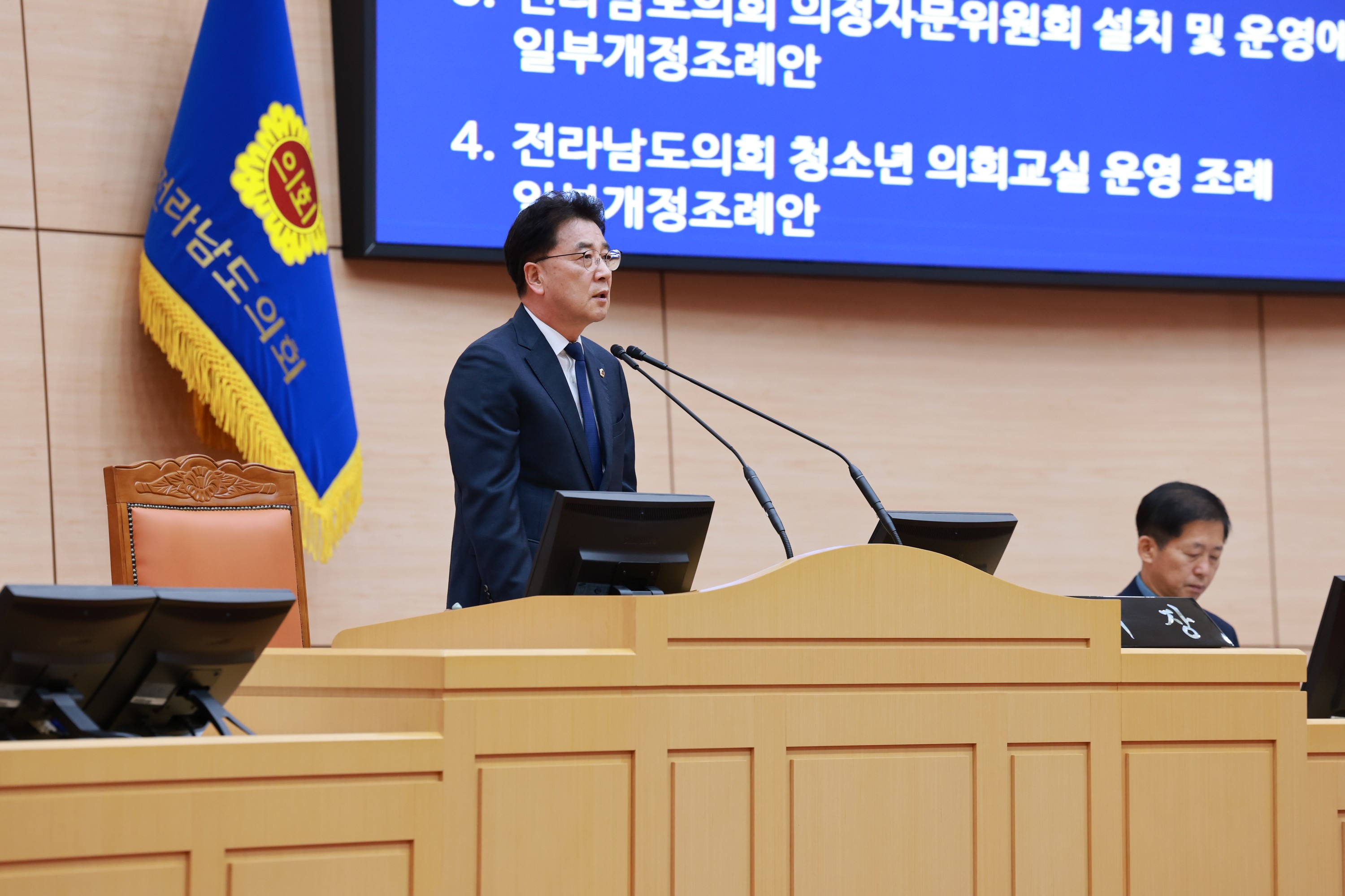 제394회 임시회 제1차 본회의 첨부이미지 : 25년10월15일 제394회 임시회 제1차 본회의 - 027.jpg