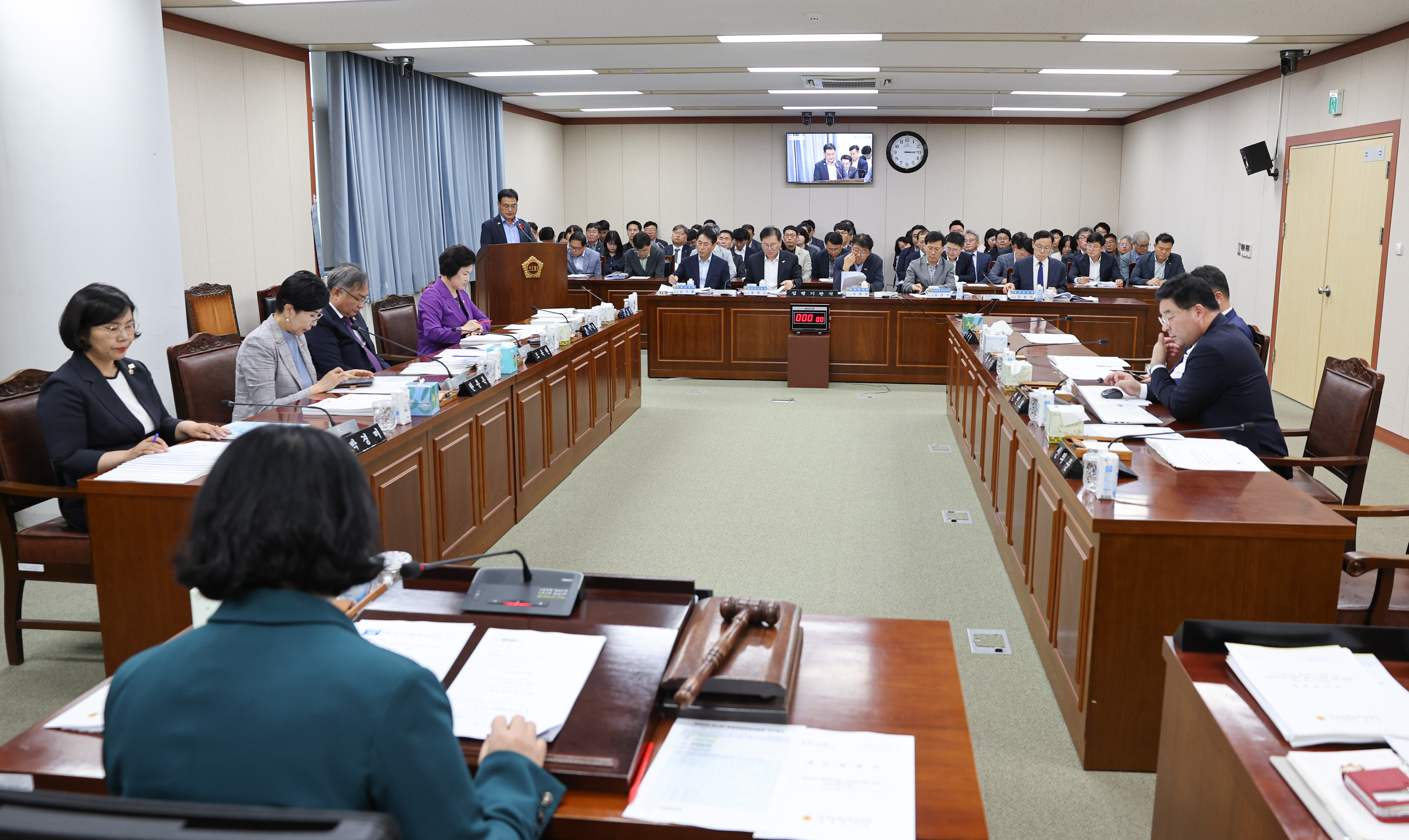제394회 임시회 경제관광문화위원회 회의 첨부이미지 : 25년10월15일 제394회 임시회 경제관광문화위원회 회의 (10).jpg