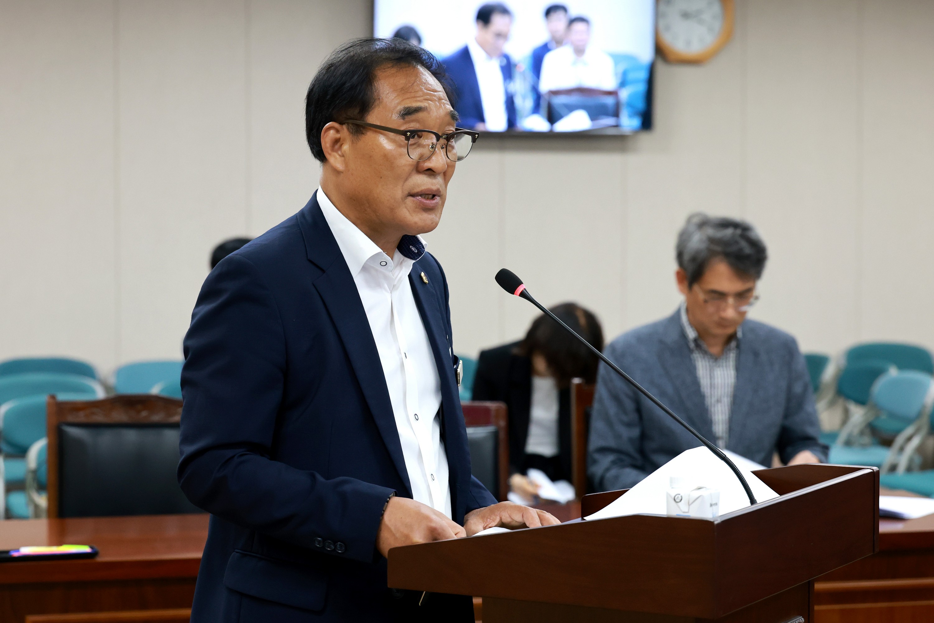 제394회 임시회 농수산위원회 회의 첨부이미지 : 25년10월15일 제394회 임시회 농수산위원회 회의 - 018.jpg
