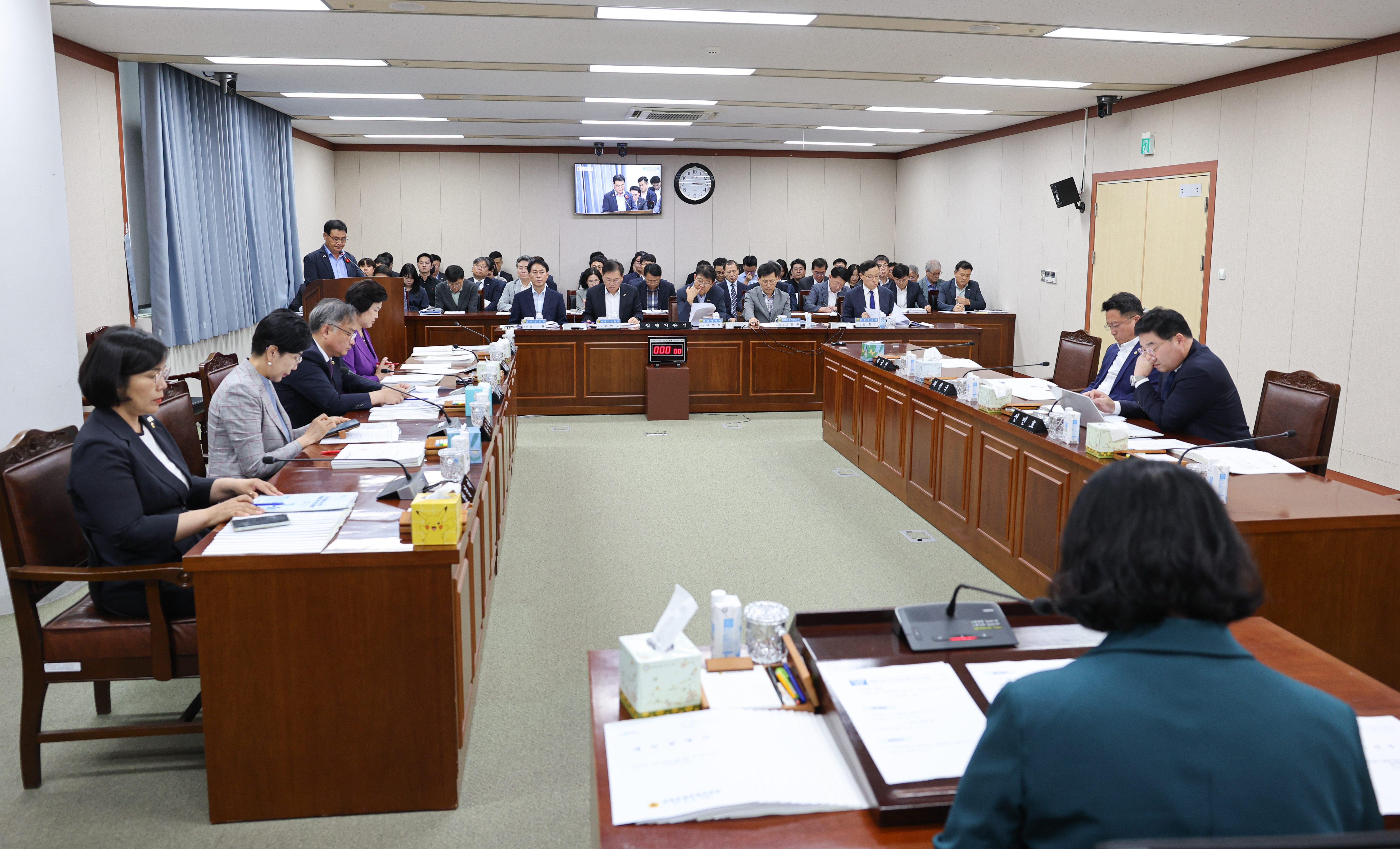 제394회 임시회 경제관광문화위원회 회의 첨부이미지 : 25년10월15일 제394회 임시회 경제관광문화위원회 회의 (9).jpg