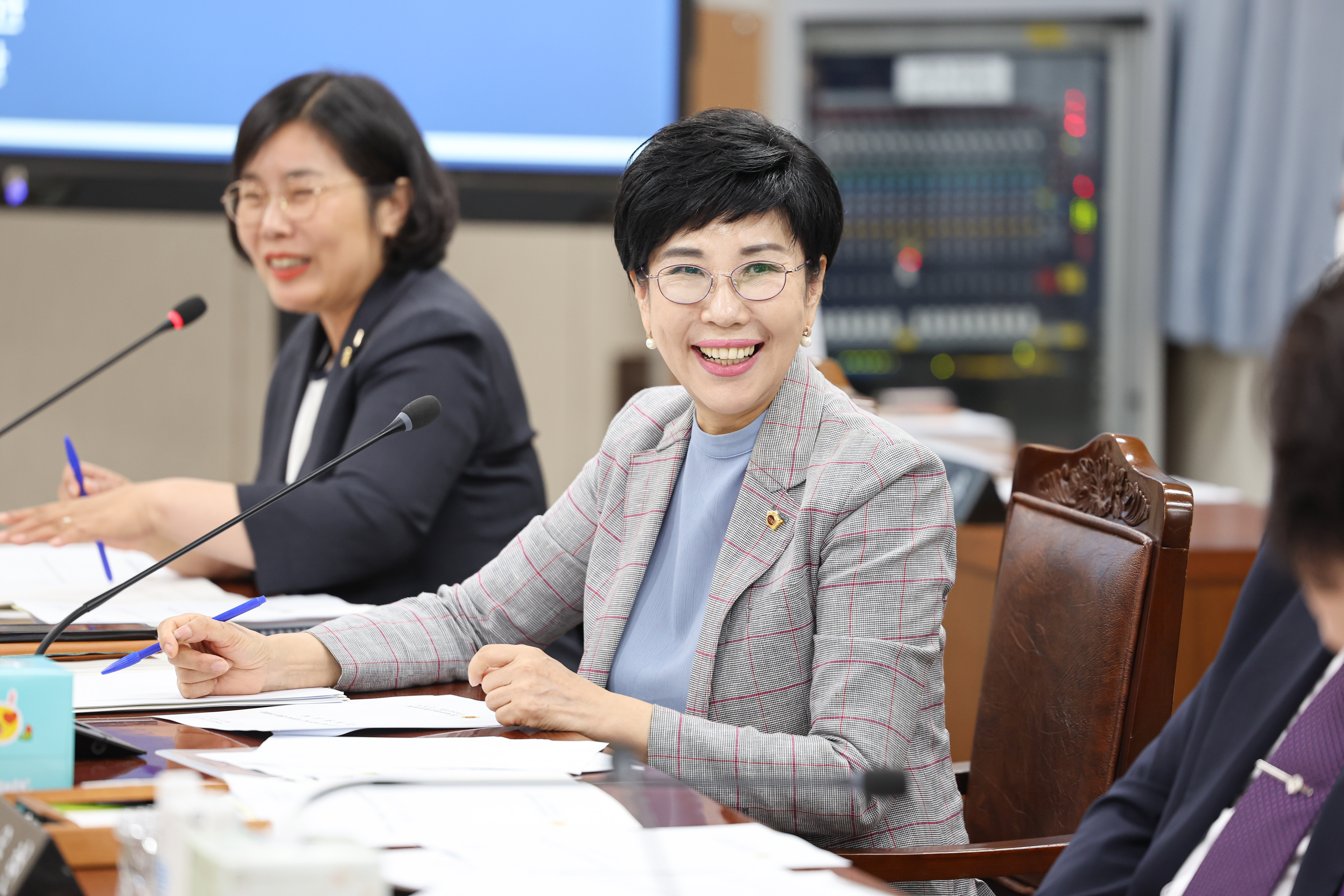 제394회 임시회 경제관광문화위원회 회의 첨부이미지 : 25년10월15일 제394회 임시회 경제관광문화위원회 회의 (18).jpg