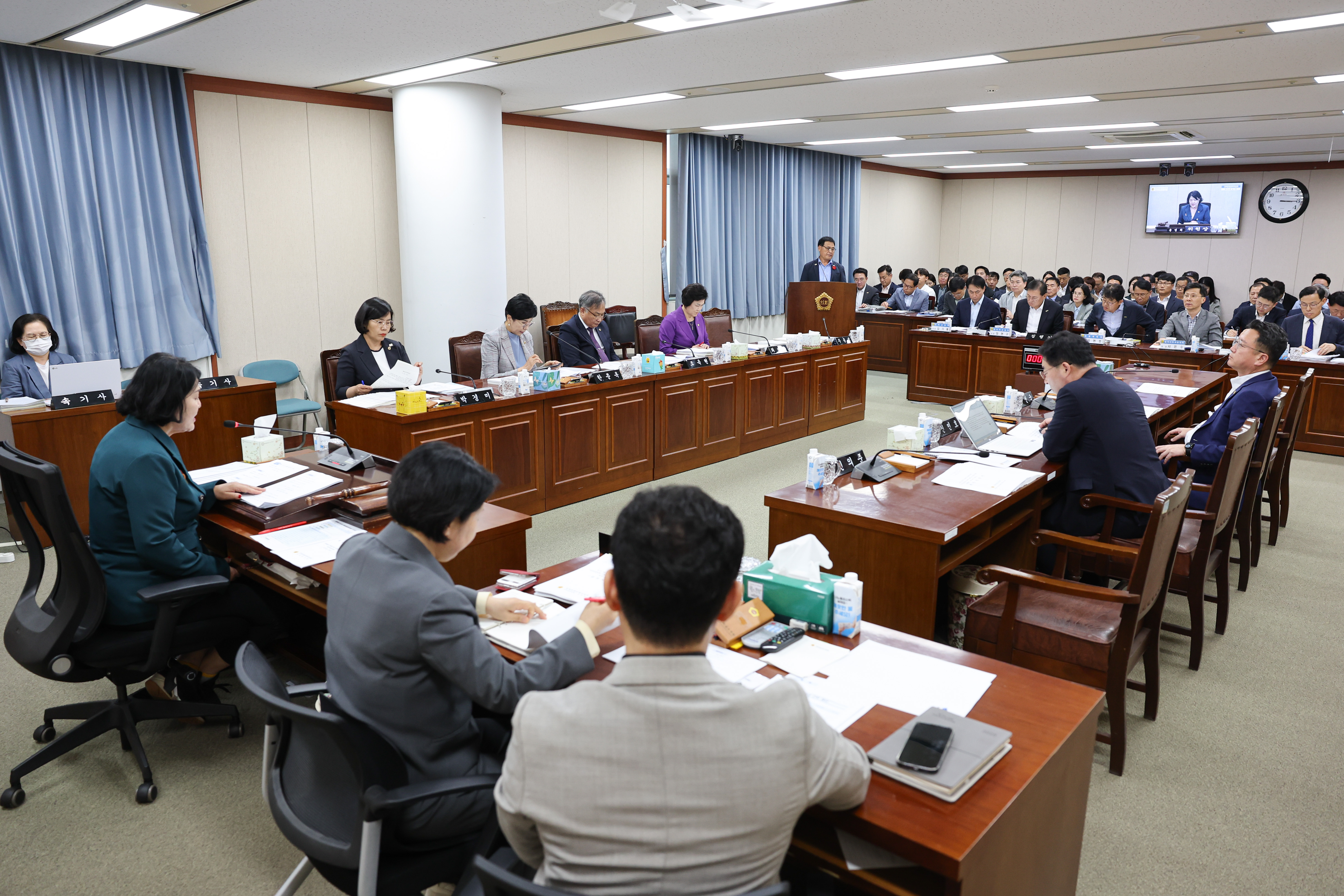 제394회 임시회 경제관광문화위원회 회의 첨부이미지 : 25년10월15일 제394회 임시회 경제관광문화위원회 회의 (11).jpg