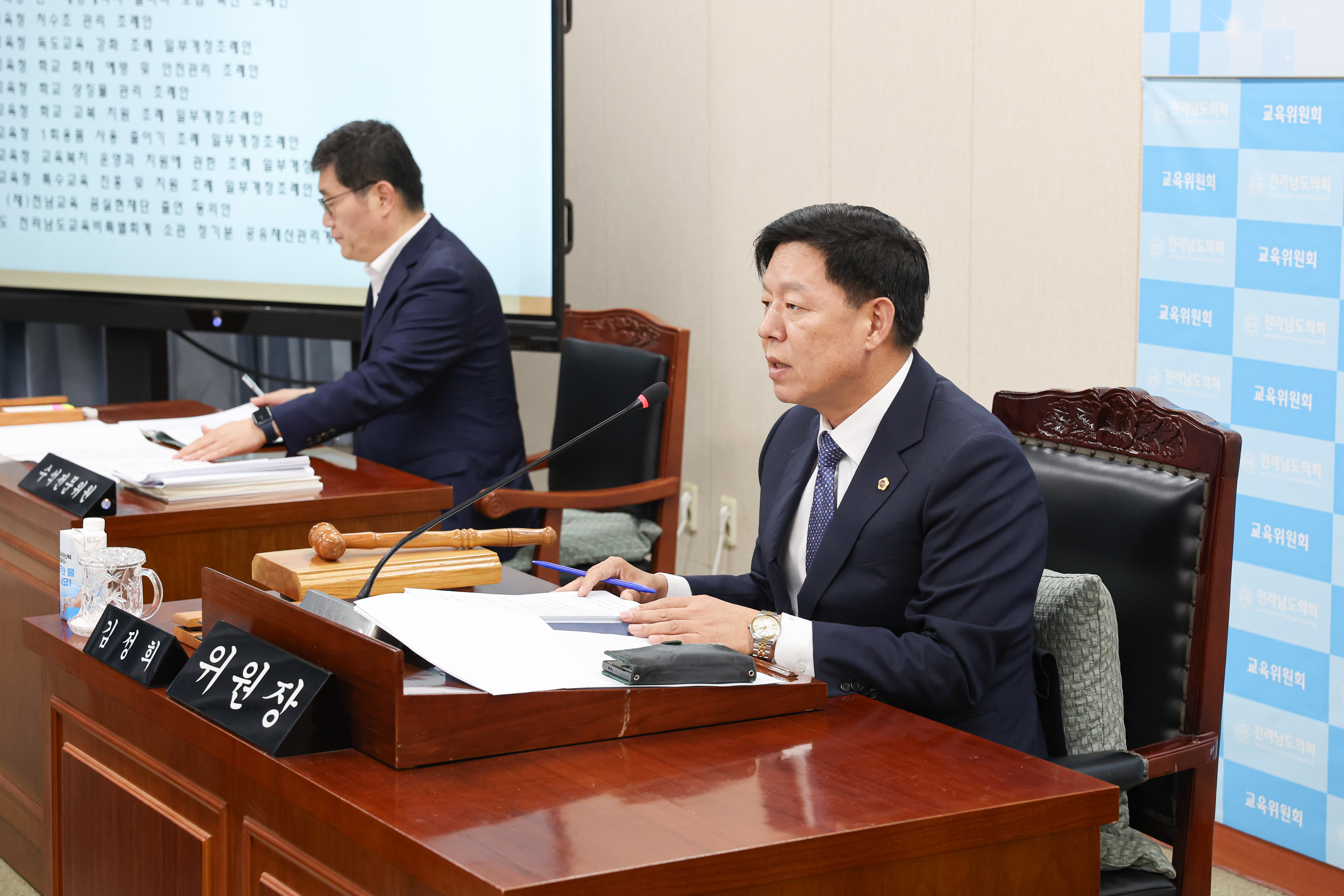 제394회 임시회 교육위원회 회의 첨부이미지 : 25년10월15일 제394회 임시회 교육위원회 회의 (5).jpg
