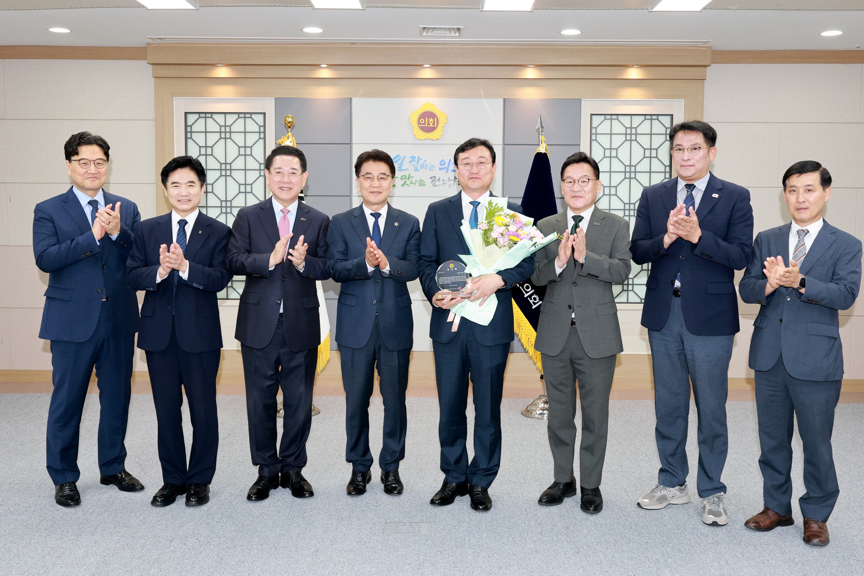 명창환 행정부지사 감사패 수여식 첨부이미지 : 25년10월15일 명창환 행정부지사 감사패 수여식 - 005.jpg