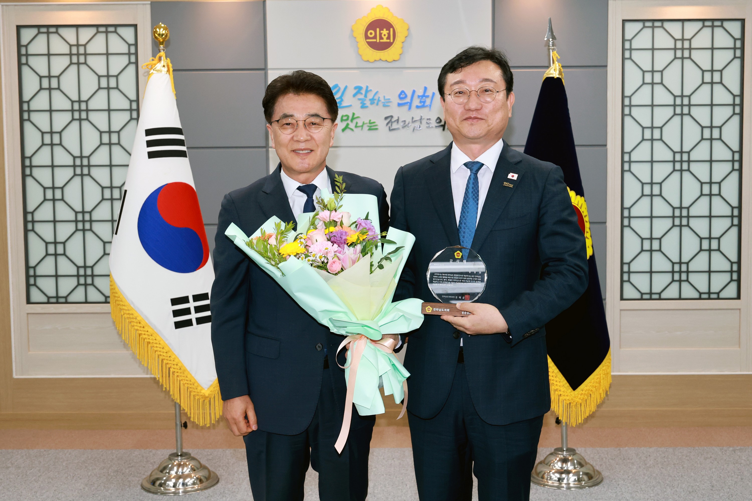 명창환 행정부지사 감사패 수여식 첨부이미지 : 25년10월15일 명창환 행정부지사 감사패 수여식 - 003.jpg