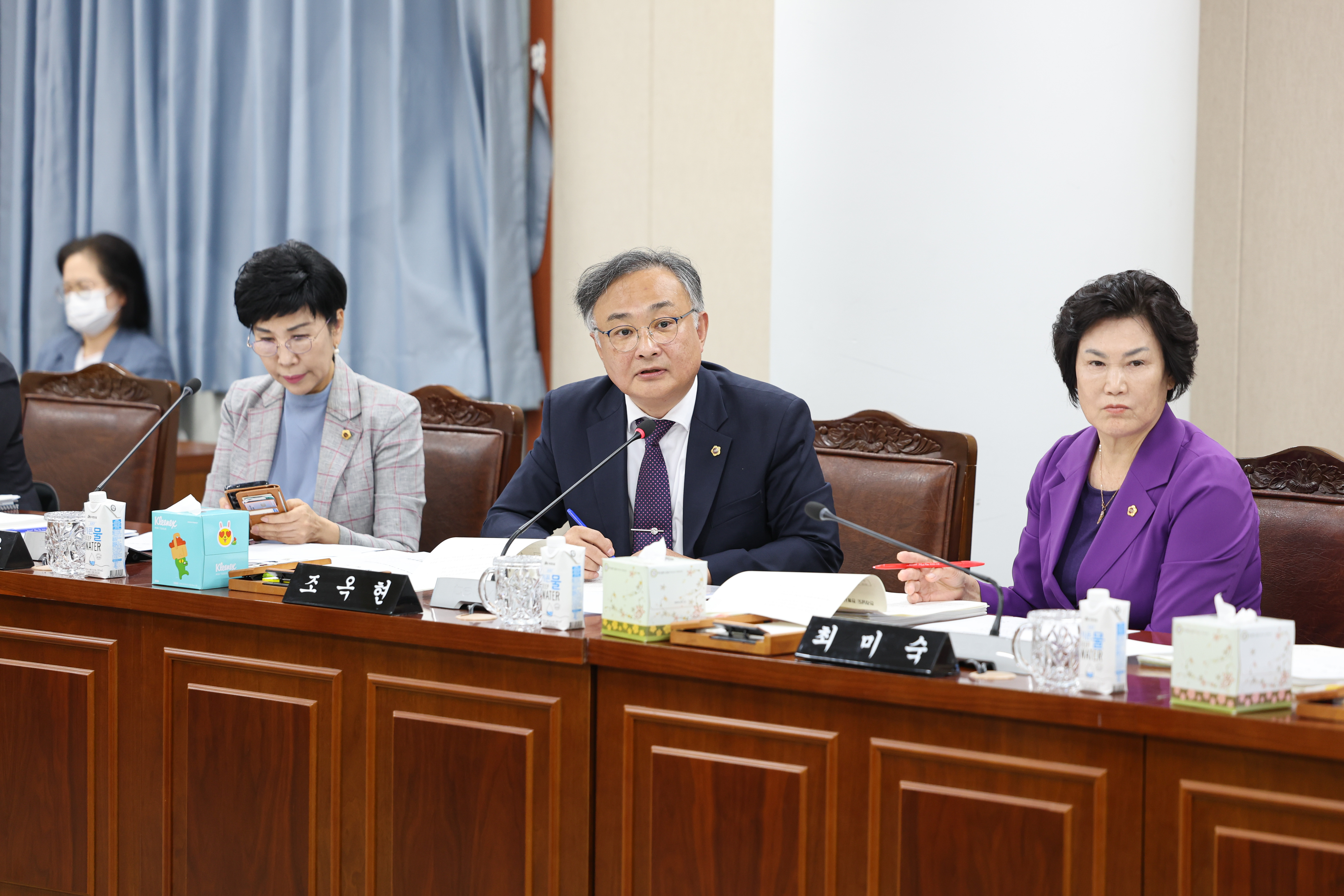 제394회 임시회 경제관광문화위원회 회의 첨부이미지 : 25년10월15일 제394회 임시회 경제관광문화위원회 회의 (23).jpg