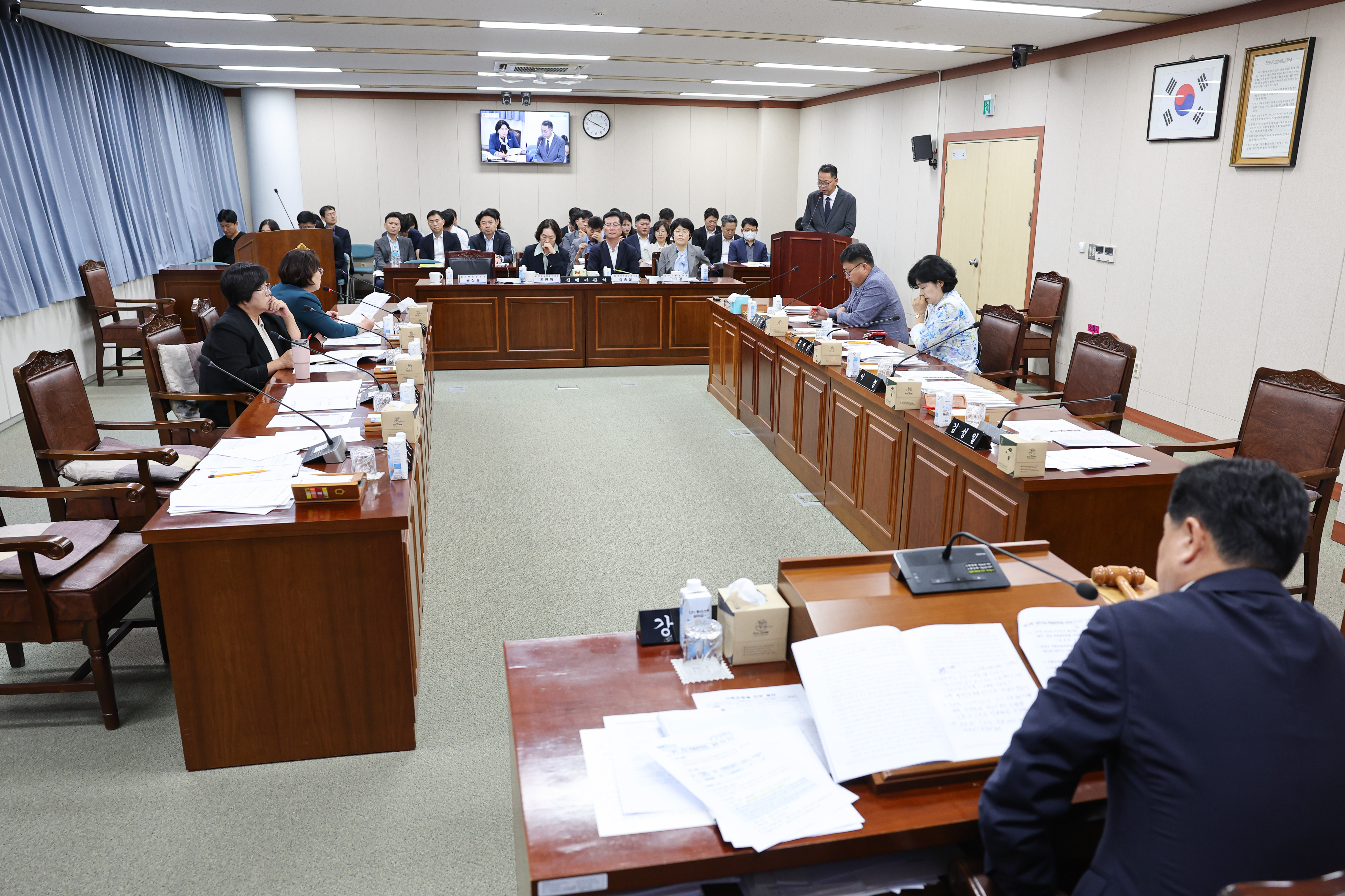 제394회 임시회 기획행정위원회 회의 첨부이미지 : 25년10월15일 제394회 임시회 기획행정위원회 회의 (10).jpg