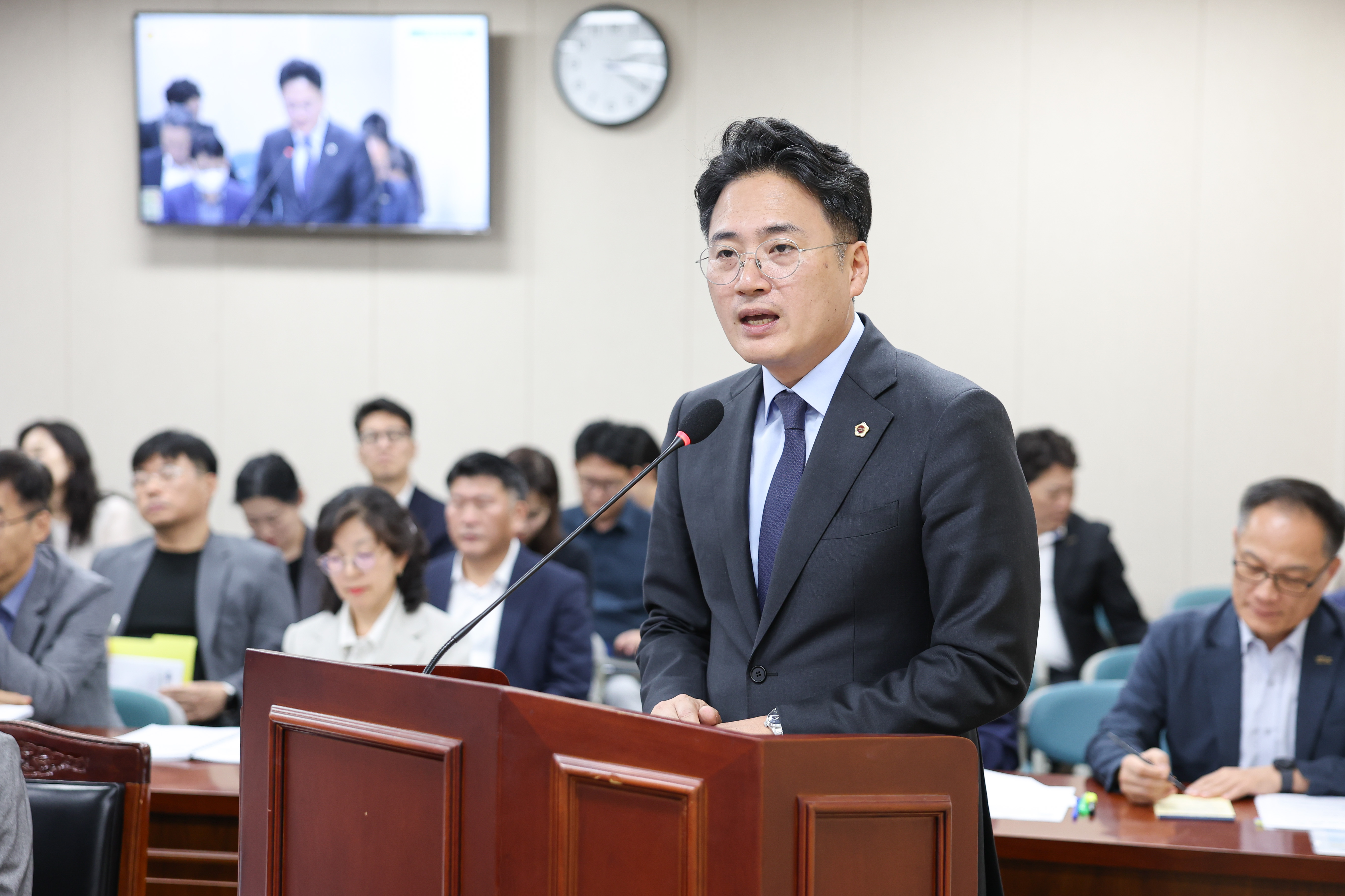 제394회 임시회 기획행정위원회 회의 첨부이미지 : 25년10월15일 제394회 임시회 기획행정위원회 회의 (5).jpg