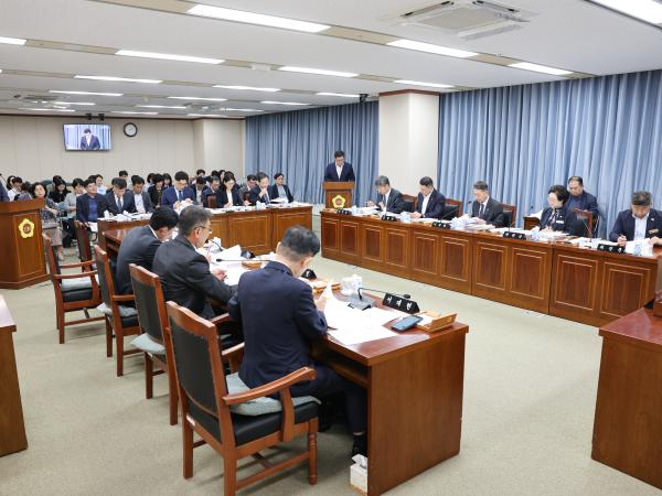 제394회 임시회 교육위원회 회의 첨부이미지 : 25년10월15일 제394회 임시회 교육위원회 회의 (11).jpg