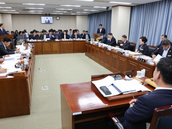 제394회 임시회 교육위원회 회의 첨부이미지 : 25년10월15일 제394회 임시회 교육위원회 회의 (12).jpg