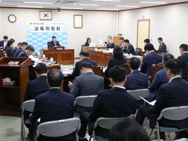 제394회 임시회 교육위원회 회의 첨부이미지 : 25년10월15일 제394회 임시회 교육위원회 회의 (2).jpg