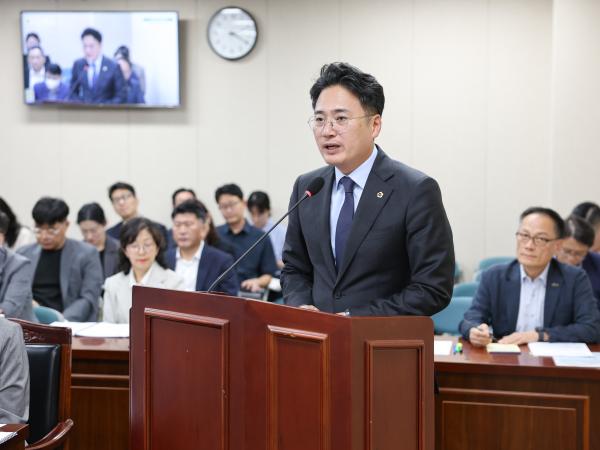 제394회 임시회 기획행정위원회 회의 첨부이미지 : 25년10월15일 제394회 임시회 기획행정위원회 회의 (4).jpg