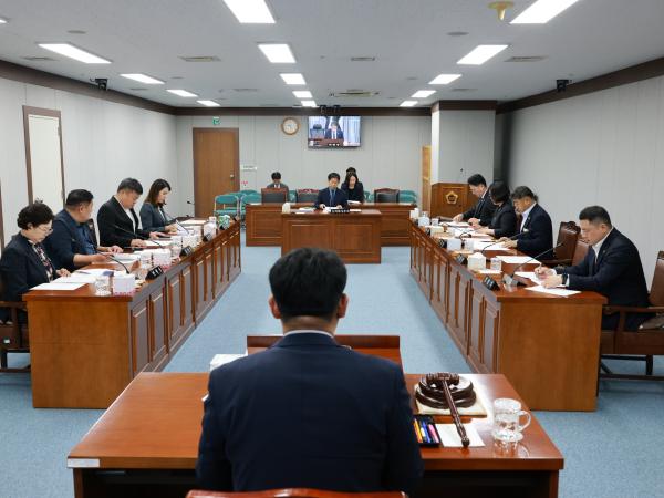 제394회 임시회 의회운영위원회 회의 첨부이미지 : 25년10월15일 제394회 임시회 의회운영위원회 회의 - 006.jpg