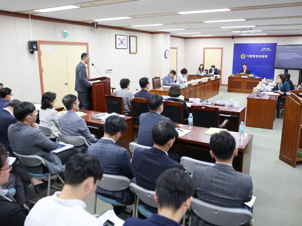 제394회 임시회 기획행정위원회 회의 첨부이미지 : 25년10월15일 제394회 임시회 기획행정위원회 회의 (12).jpg