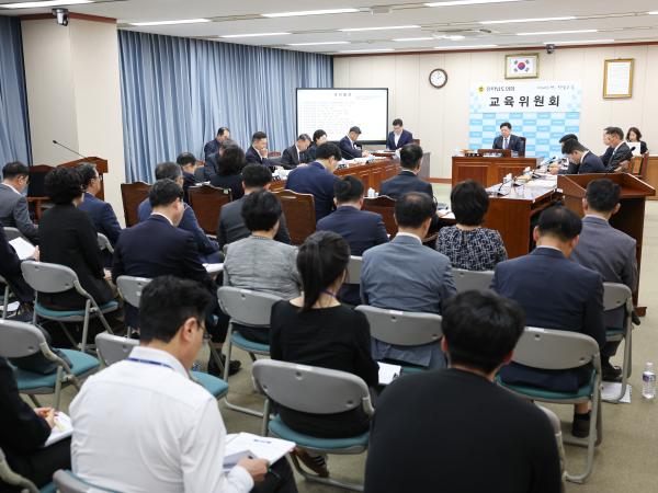 제394회 임시회 교육위원회 회의 첨부이미지 : 25년10월15일 제394회 임시회 교육위원회 회의 (3).jpg