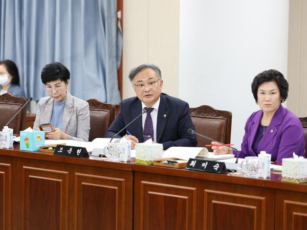 제394회 임시회 경제관광문화위원회 회의 첨부이미지 : 25년10월15일 제394회 임시회 경제관광문화위원회 회의 (23).jpg