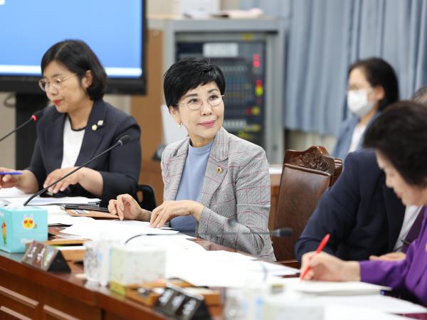 제394회 임시회 경제관광문화위원회 회의 첨부이미지 : 25년10월15일 제394회 임시회 경제관광문화위원회 회의 (16).jpg