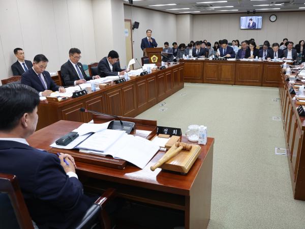 제394회 임시회 교육위원회 회의 첨부이미지 : 25년10월15일 제394회 임시회 교육위원회 회의 (13).jpg