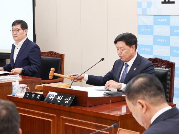제394회 임시회 교육위원회 회의 첨부이미지 : 25년10월15일 제394회 임시회 교육위원회 회의 (8).jpg