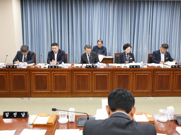 제394회 임시회 교육위원회 회의 첨부이미지 : 25년10월15일 제394회 임시회 교육위원회 회의 (7).jpg