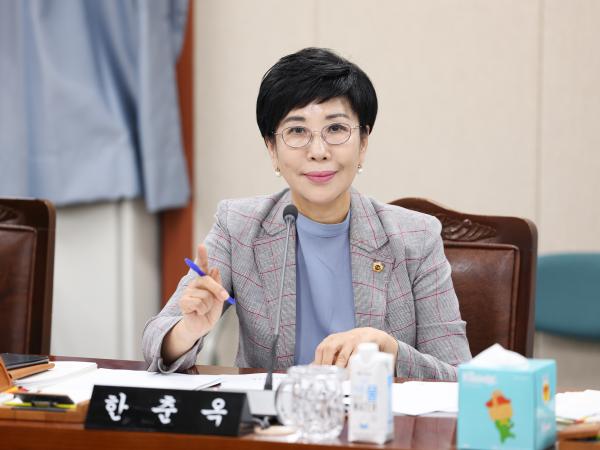 제394회 임시회 경제관광문화위원회 회의 첨부이미지 : 25년10월15일 제394회 임시회 경제관광문화위원회 회의 (26).jpg