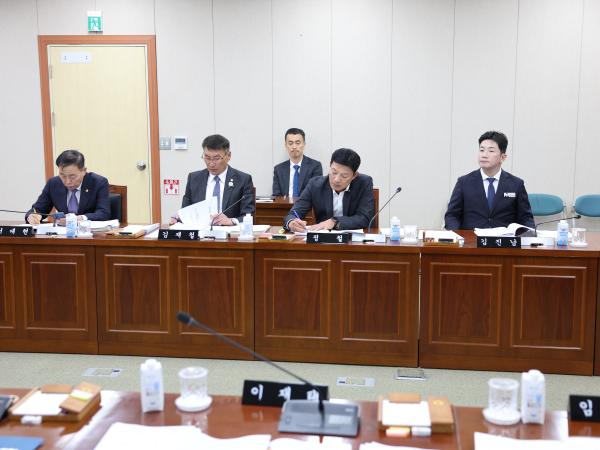 제394회 임시회 교육위원회 회의 첨부이미지 : 25년10월15일 제394회 임시회 교육위원회 회의 (34).jpg