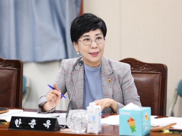 제394회 임시회 경제관광문화위원회 회의 첨부이미지 : 25년10월15일 제394회 임시회 경제관광문화위원회 회의 (28).jpg