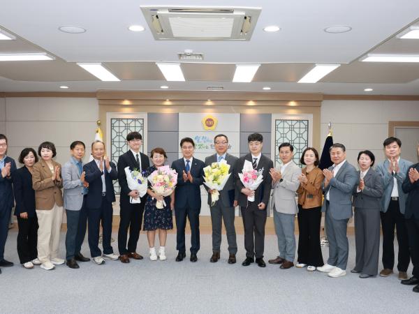 2025 수시 인사발령 임용장 수여식 첨부이미지 : 25년10월02일 2025 수시 인사발령 임용장 수여식 - 021.jpg