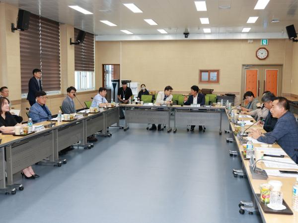 전남 미래형 늘봄교육 정책연구회 영광교육지원청 현장간담회 첨부이미지 : 25년08월22일 전남 미리형 늘봄교육 정책연구회 영광교육지원청 현장간담회( - 032.jpg