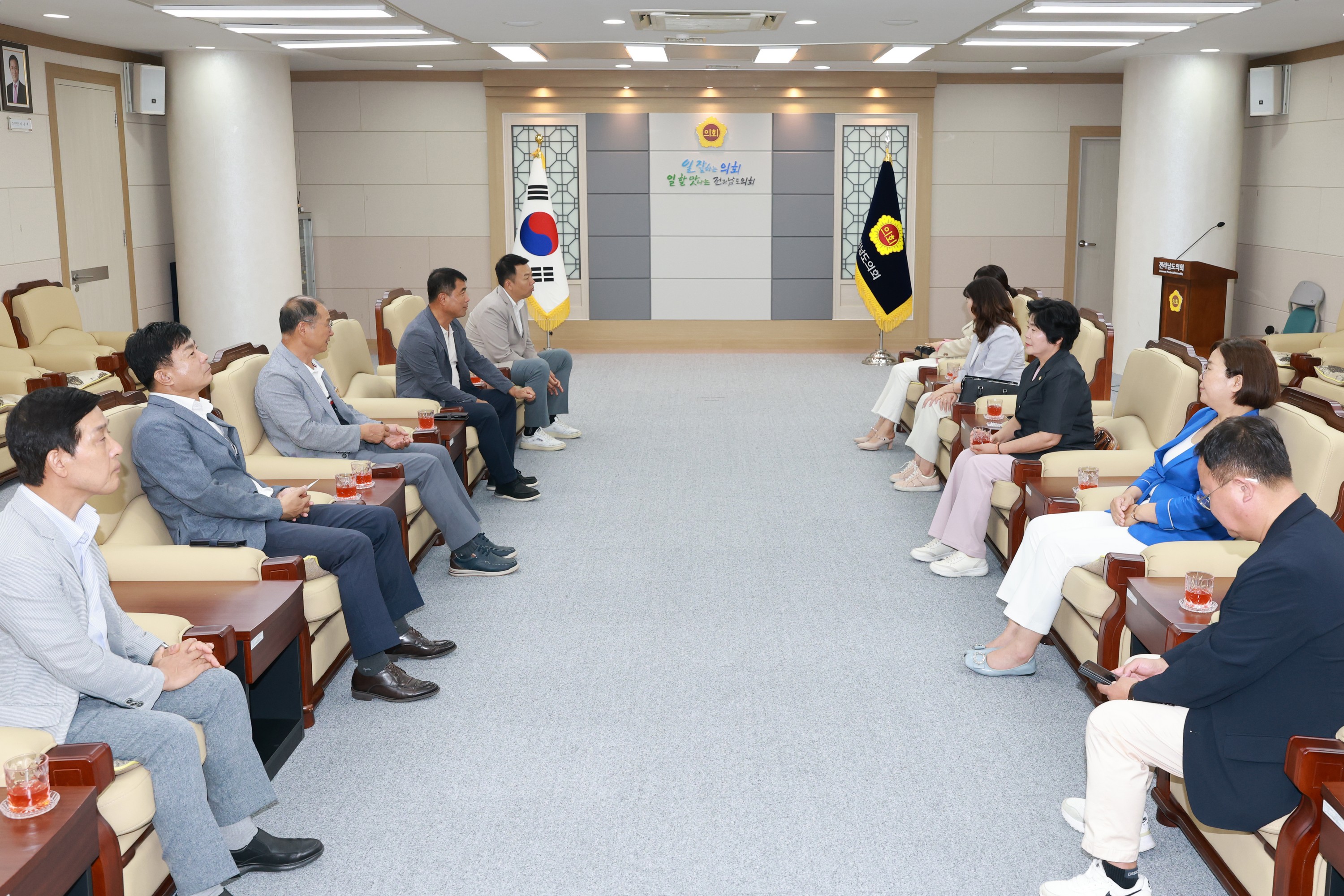 대구 기초의회 민주당 소속의원 도의회 내방 첨부이미지 : 25년08월20일 대구 기초의회 민주당 소속의원 도의회 내방 - 044.jpg