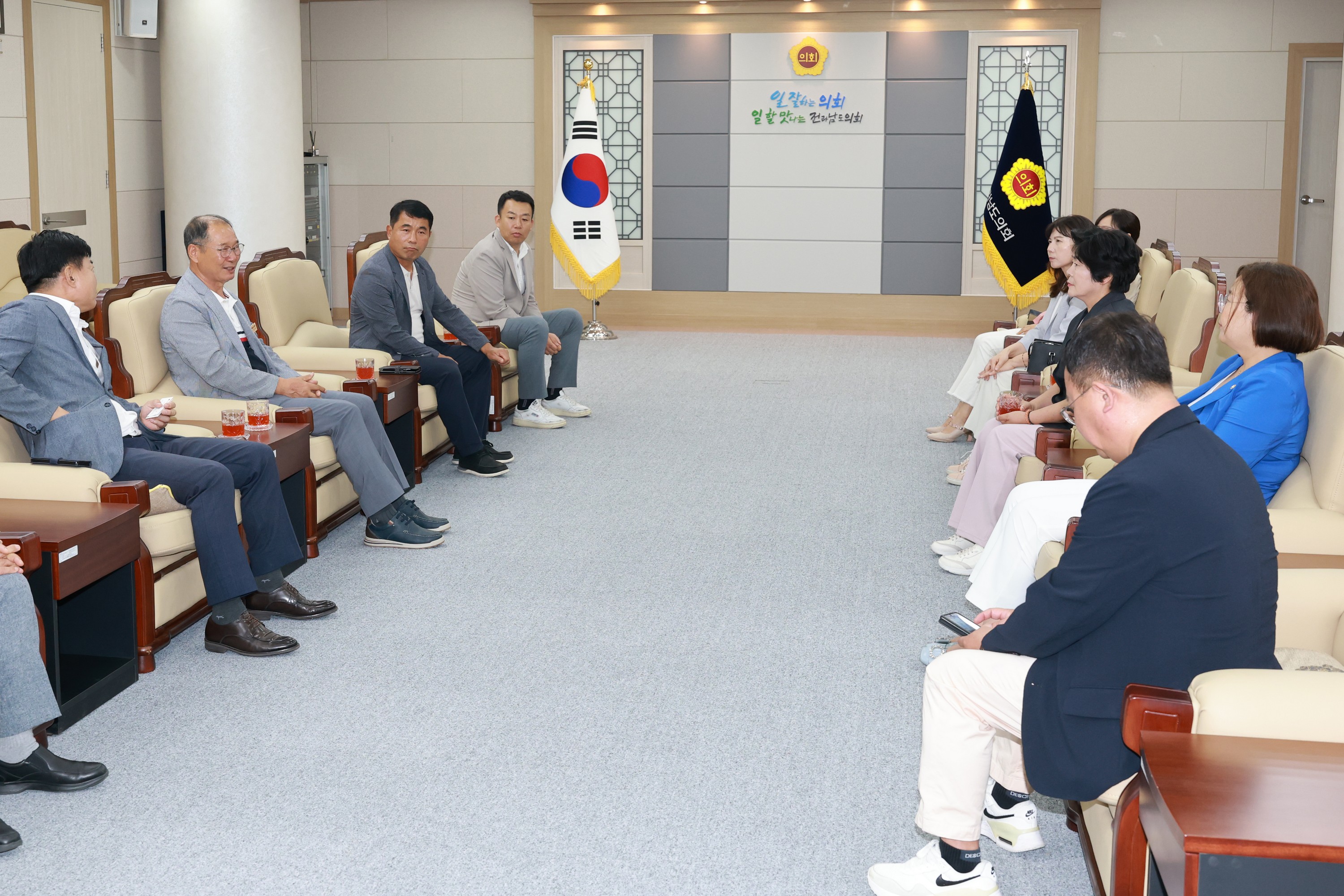 대구 기초의회 민주당 소속의원 도의회 내방 첨부이미지 : 25년08월20일 대구 기초의회 민주당 소속의원 도의회 내방 - 043.jpg