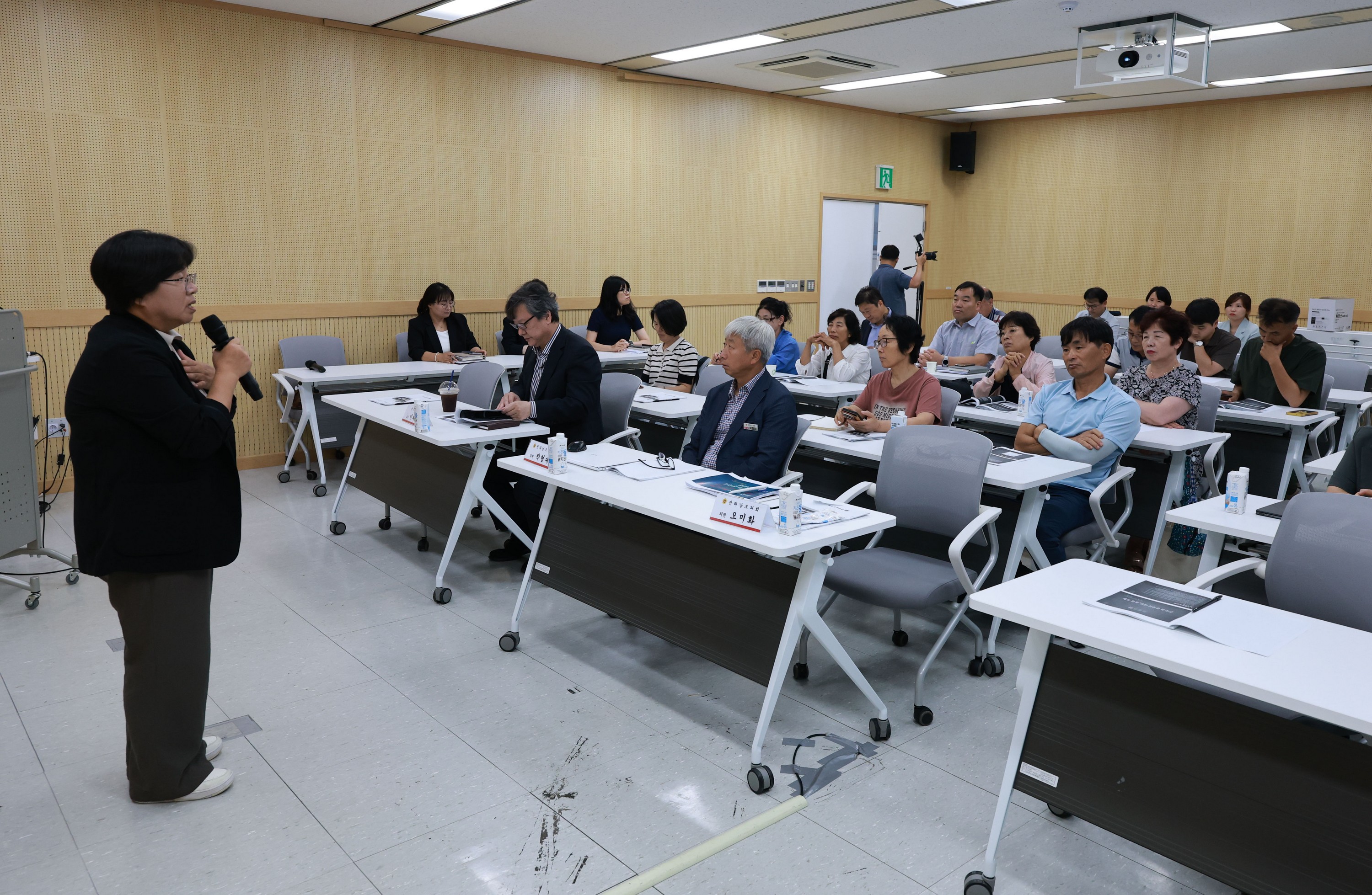 한미 관세협상 분석과 농업 대응 방향 토론회 첨부이미지 : 25년08월18일 한미 관세협상 분석과 농업 대응 방향 토론회 - 006.jpg